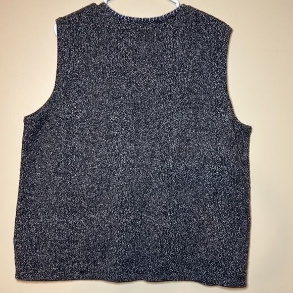 Northern Reflections knit vest‎ with embroidered accents, XL - Picture 5 of 6
